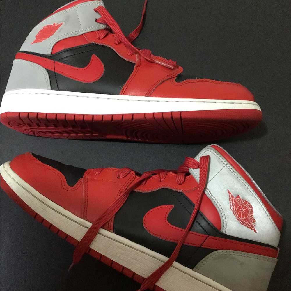 ❤️SOLD❤️ Air Jordan ‘1 Mid’ Men’s Sz 7